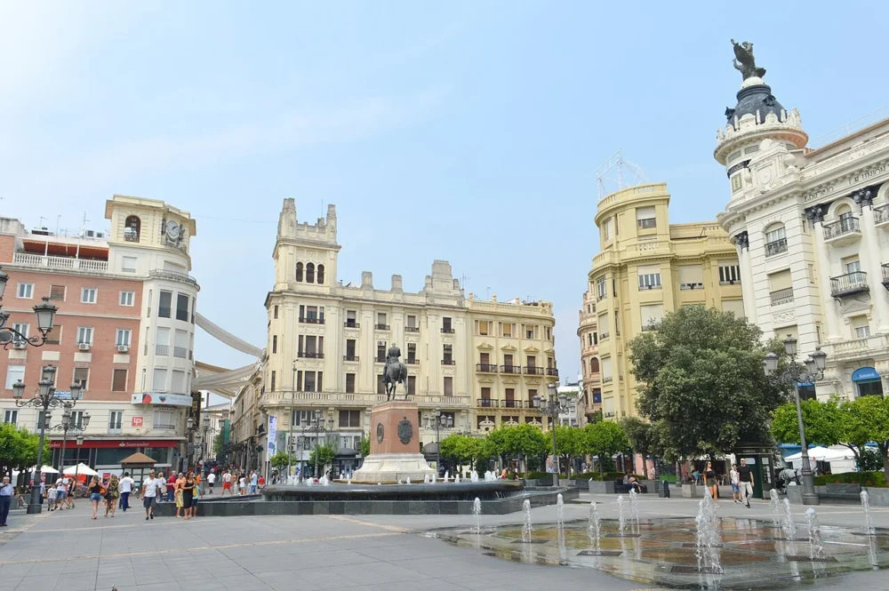 plaza de las tendillas cordoba spain Plaza de las Tendillas in Córdoba featuring the equestrian statue of Gonzalo Fernández de Córdoba and surrounding historic buildings